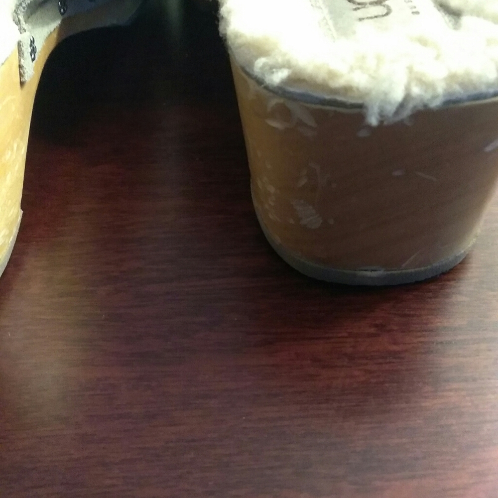 UGG - Picture 3 of 8